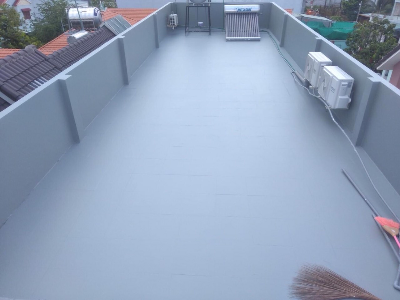 Thi công chống thấm sàn mái nhà vệ sinh - Công Ty TNHH Xây Dựng Và Chống Thấm Nguyễn Quân